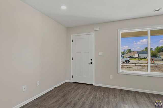1923 NW Greenwood CT, Topeka, KS 66608