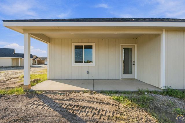 1923 NW Greenwood CT, Topeka, KS 66608