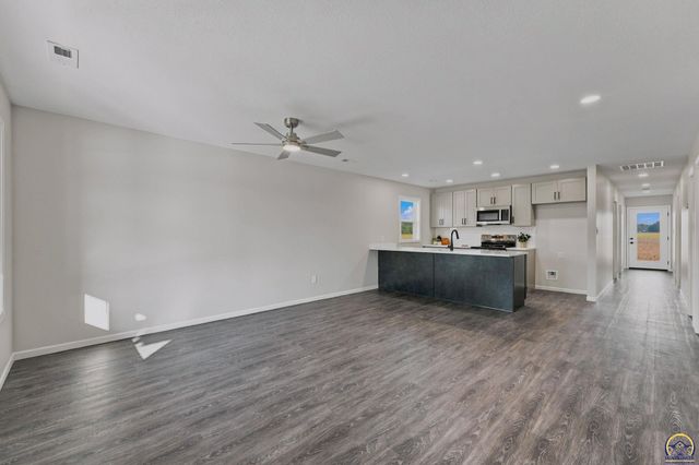 1923 NW Greenwood CT, Topeka, KS 66608