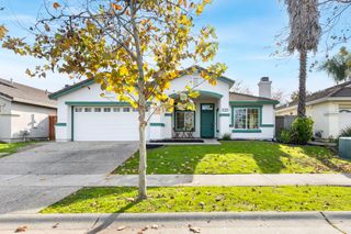 320 Regency Park Cir, Sacramento, CA 95835