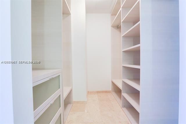 68 SE 6th St 3210, Miami, FL 33131