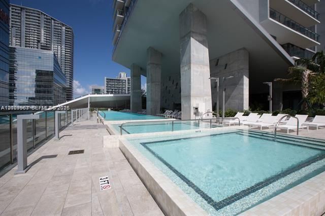 68 SE 6th St 3210, Miami, FL 33131