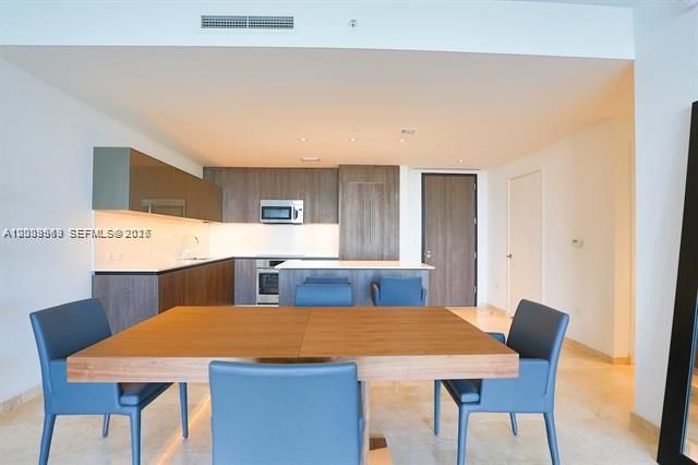 68 SE 6th St 3210, Miami, FL 33131