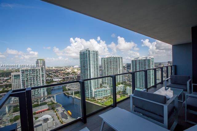 68 SE 6th St 3210, Miami, FL 33131