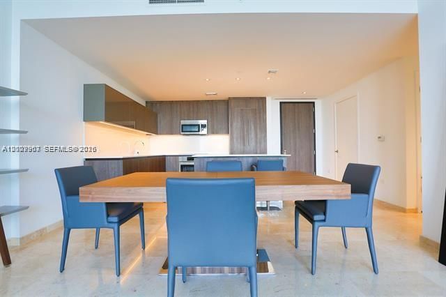 68 SE 6th St 3210, Miami, FL 33131