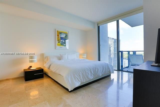 68 SE 6th St 3210, Miami, FL 33131