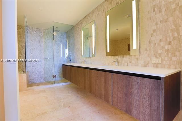 68 SE 6th St 3210, Miami, FL 33131