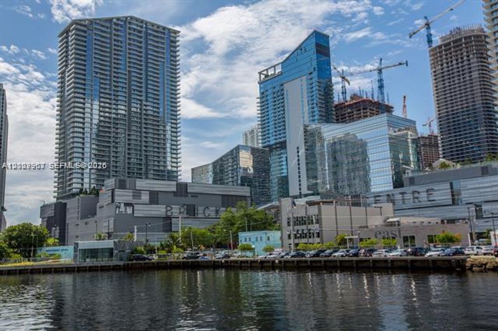 68 SE 6th St 3210, Miami, FL 33131