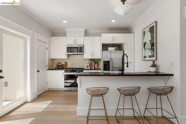 851 Arlington Ave, Oakland, CA 94608