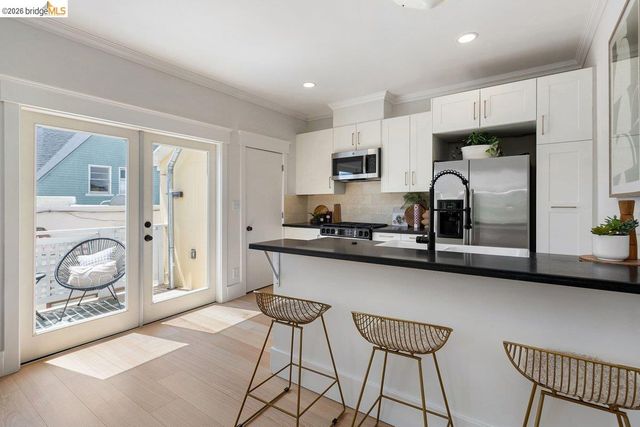 851 Arlington Ave, Oakland, CA 94608