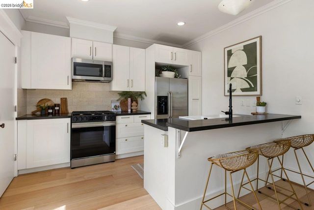 851 Arlington Ave, Oakland, CA 94608