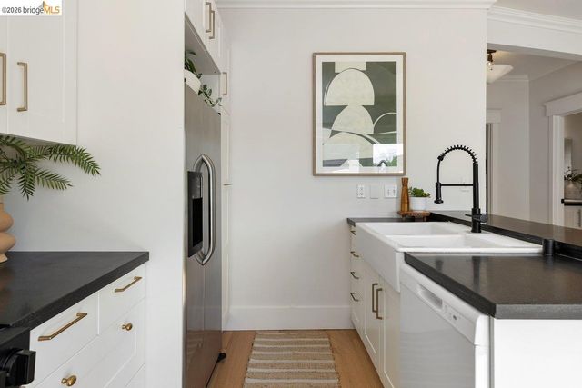 851 Arlington Ave, Oakland, CA 94608