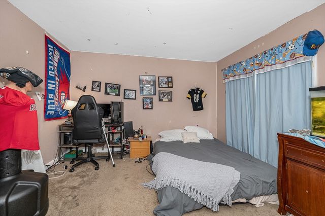 38 Farmland Rd C, Lowell, MA 01850