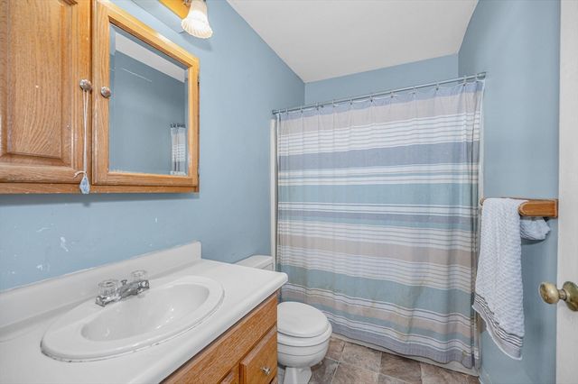 38 Farmland Rd C, Lowell, MA 01850