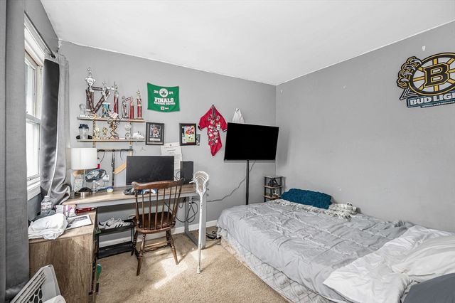 38 Farmland Rd C, Lowell, MA 01850