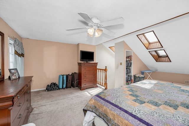 38 Farmland Rd C, Lowell, MA 01850