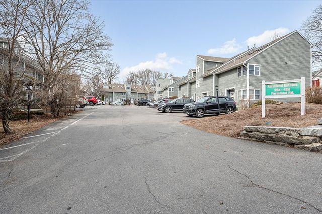 38 Farmland Rd C, Lowell, MA 01850