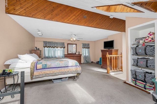 38 Farmland Rd C, Lowell, MA 01850