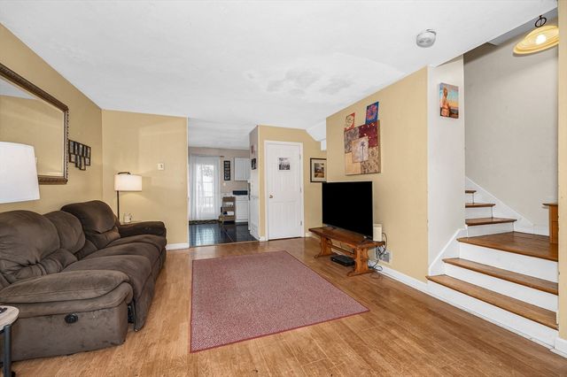 38 Farmland Rd C, Lowell, MA 01850