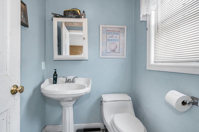 38 Farmland Rd C, Lowell, MA 01850