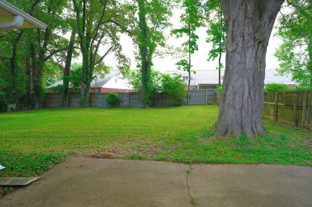 85 Charjean Dr, Jackson, TN 38305