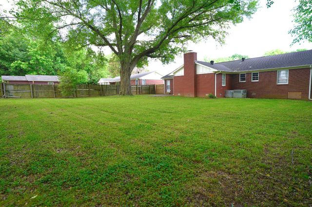 85 Charjean Dr, Jackson, TN 38305