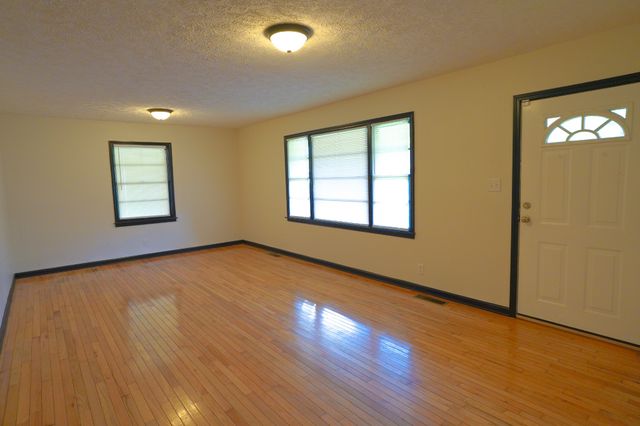 85 Charjean Dr, Jackson, TN 38305