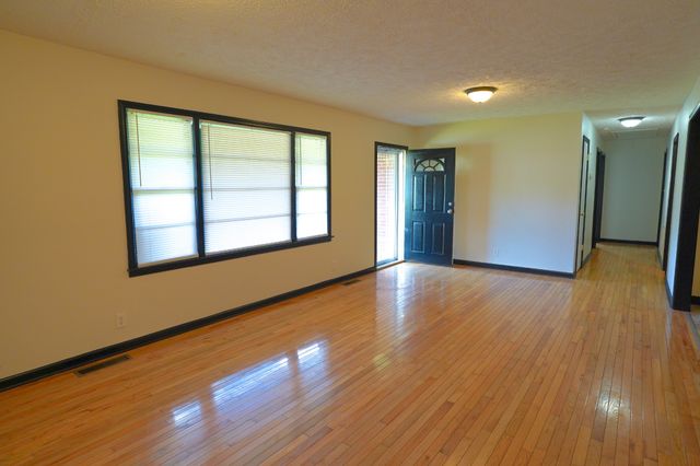 85 Charjean Dr, Jackson, TN 38305