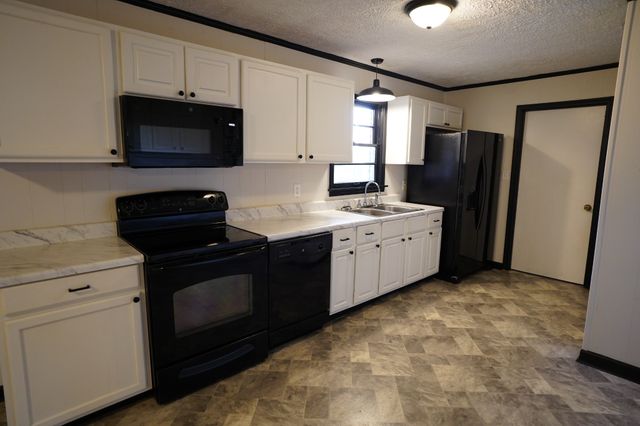 85 Charjean Dr, Jackson, TN 38305