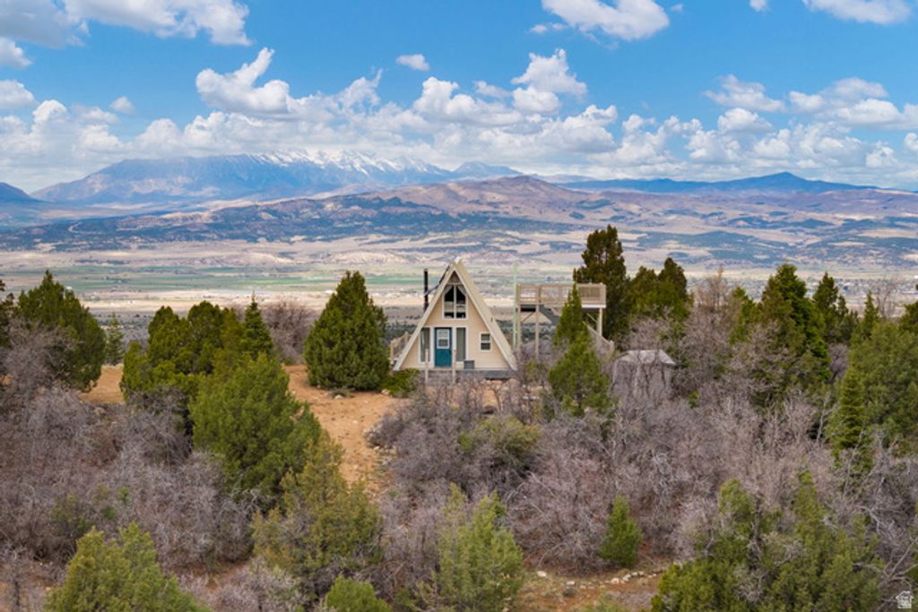 Image 1 of property listing at 116 N OAK CREST DR, Mt Pleasant, UT 84647