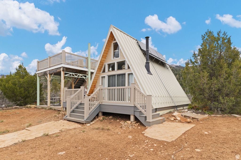 Image 2 of property listing at 116 N OAK CREST DR, Mt Pleasant, UT 84647