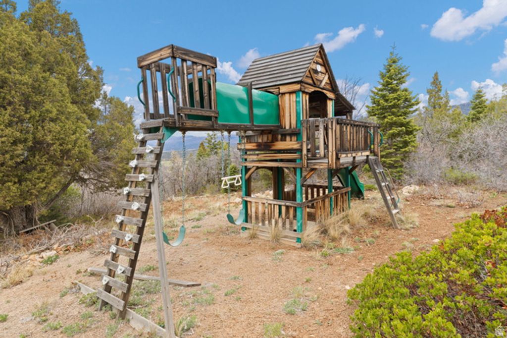 Image 14 of property listing at 116 N OAK CREST DR, Mt Pleasant, UT 84647