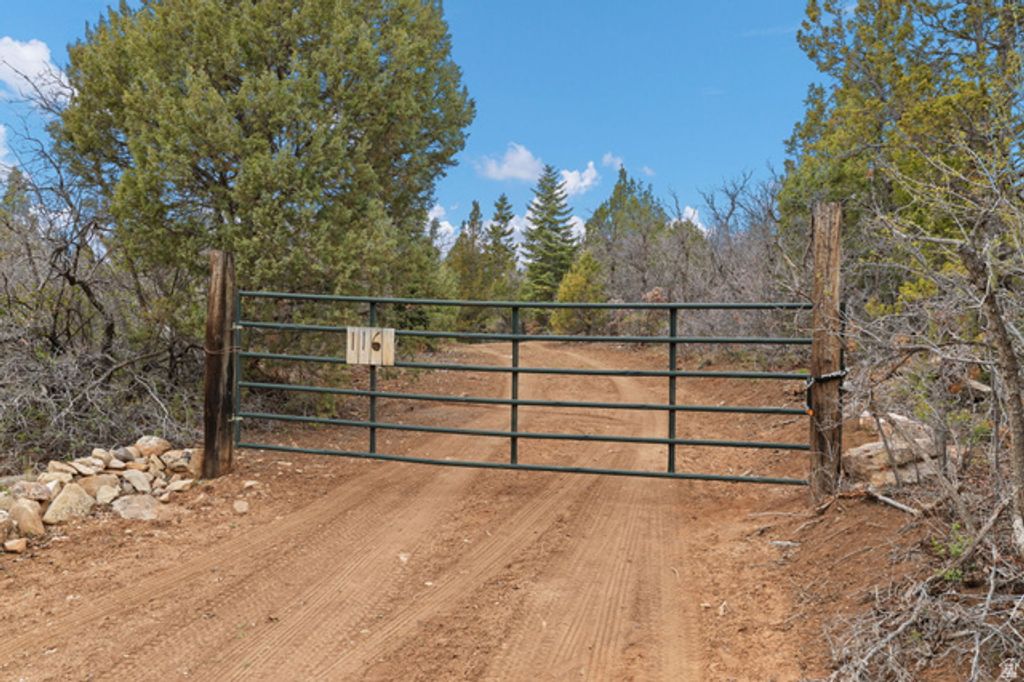 Image 34 of property listing at 116 N OAK CREST DR, Mt Pleasant, UT 84647
