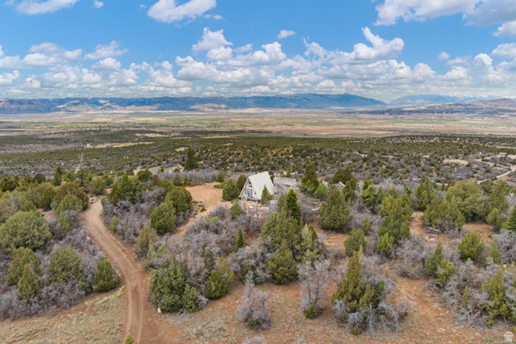 Image 38 of property listing at 116 N OAK CREST DR, Mt Pleasant, UT 84647