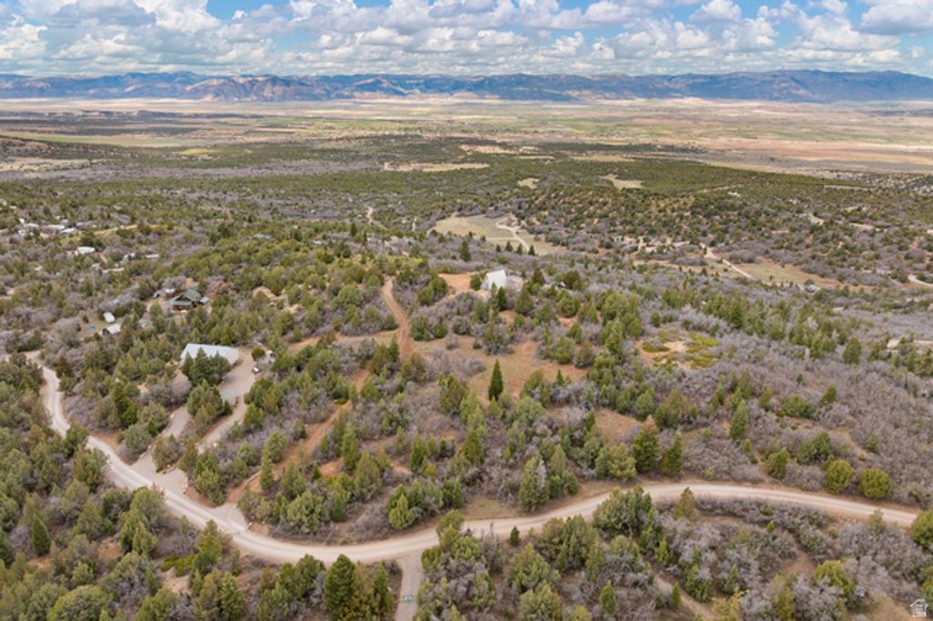 Image 46 of property listing at 116 N OAK CREST DR, Mt Pleasant, UT 84647