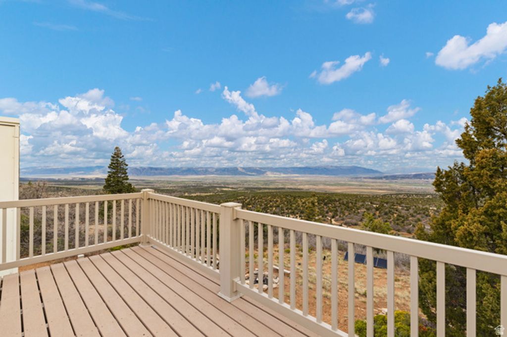 Image 8 of property listing at 116 N OAK CREST DR, Mt Pleasant, UT 84647