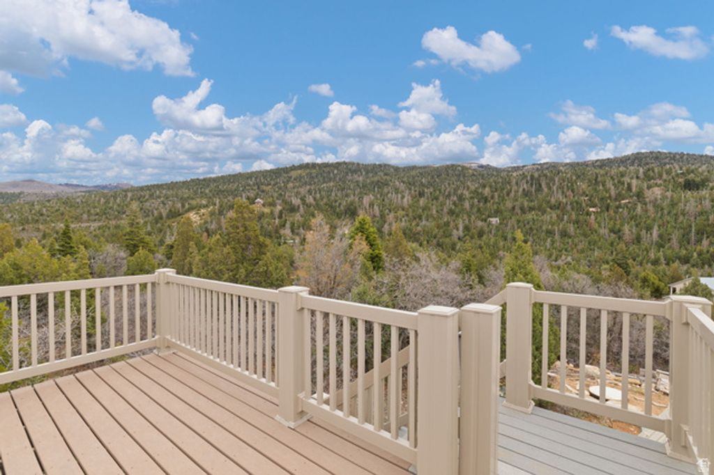 Image 9 of property listing at 116 N OAK CREST DR, Mt Pleasant, UT 84647