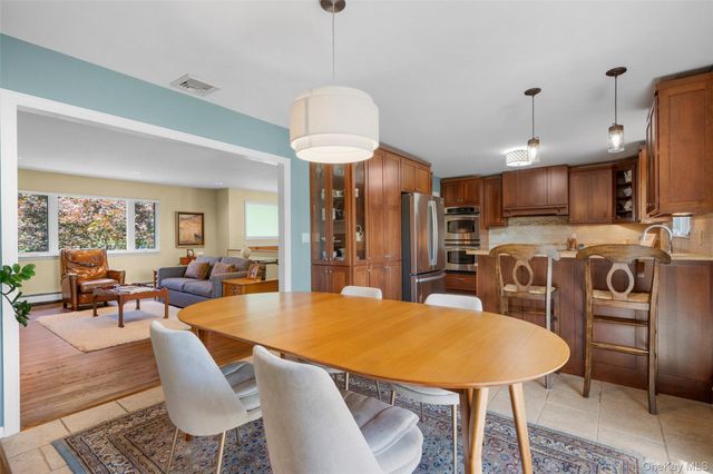 42 Hollow Oak Road, Chappaqua, NY 10514