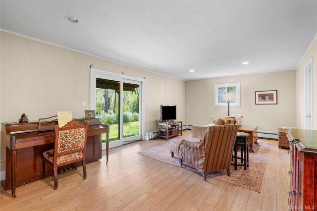 42 Hollow Oak Road, Chappaqua, NY 10514