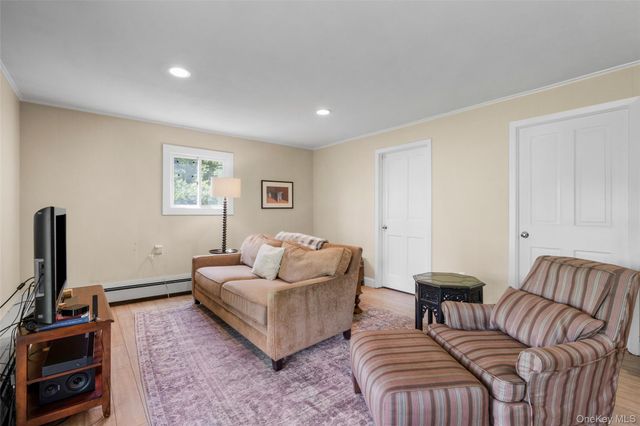 42 Hollow Oak Road, Chappaqua, NY 10514