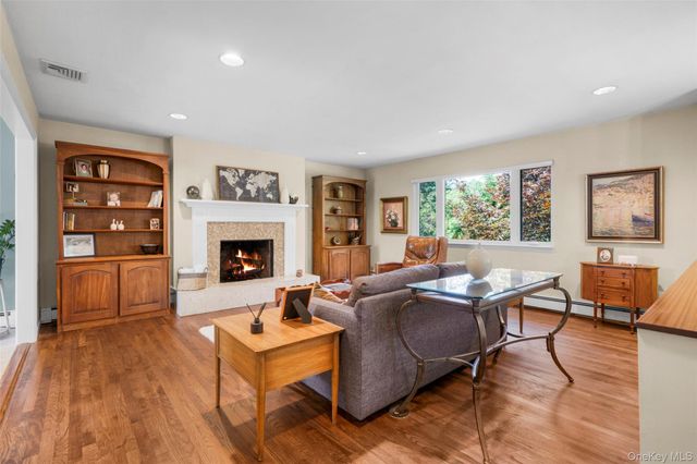 42 Hollow Oak Road, Chappaqua, NY 10514