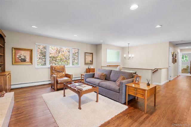 42 Hollow Oak Road, Chappaqua, NY 10514