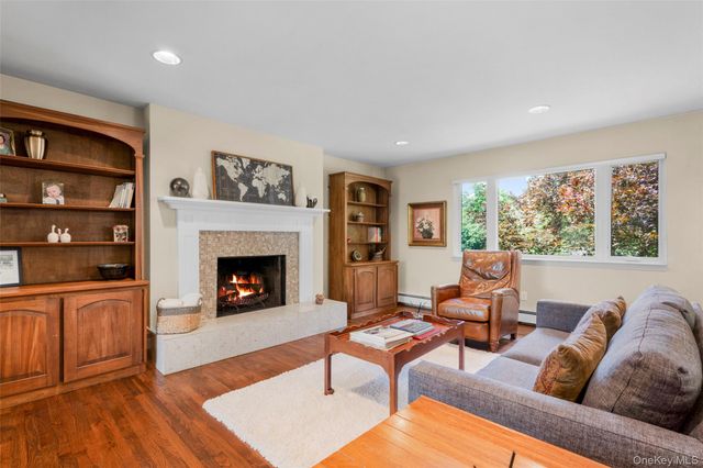 42 Hollow Oak Road, Chappaqua, NY 10514