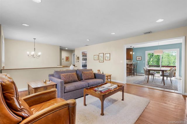 42 Hollow Oak Road, Chappaqua, NY 10514