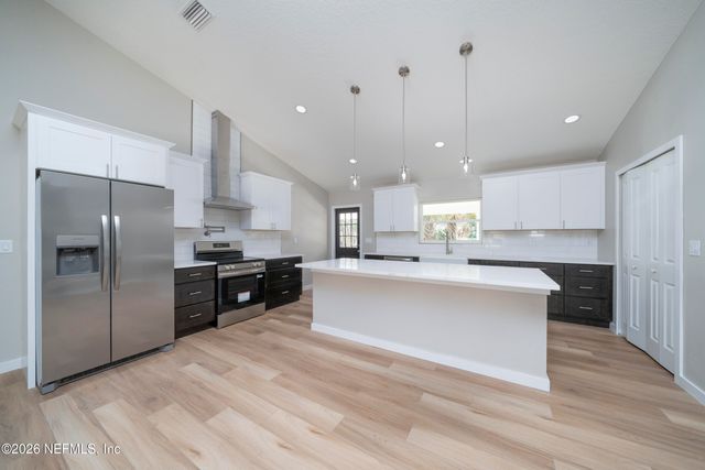 911 N 14TH Street, Palatka, FL 32177