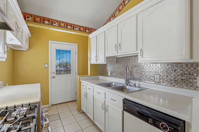 861 FRAGRANT ASH Place, El Paso, TX 79907