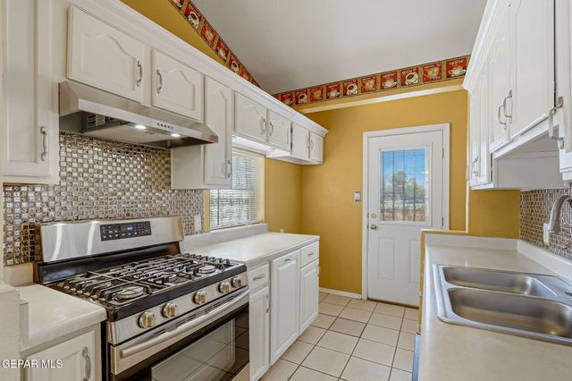 861 FRAGRANT ASH Place, El Paso, TX 79907