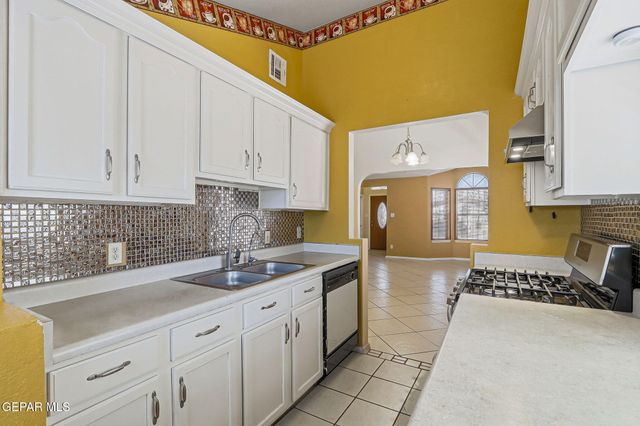 861 FRAGRANT ASH Place, El Paso, TX 79907