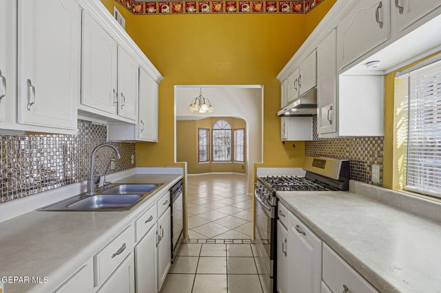 861 FRAGRANT ASH Place, El Paso, TX 79907