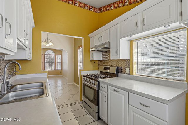 861 FRAGRANT ASH Place, El Paso, TX 79907